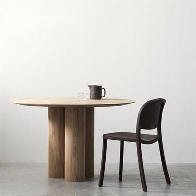 Round dining table